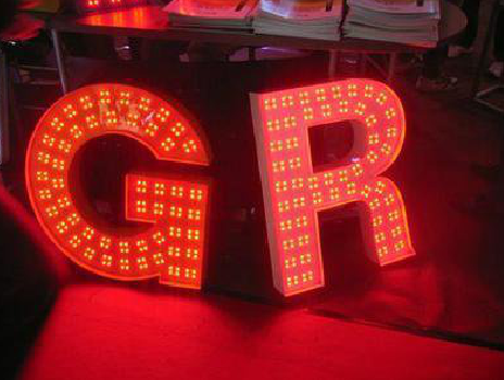 印江LED发光字常见的安装误区。